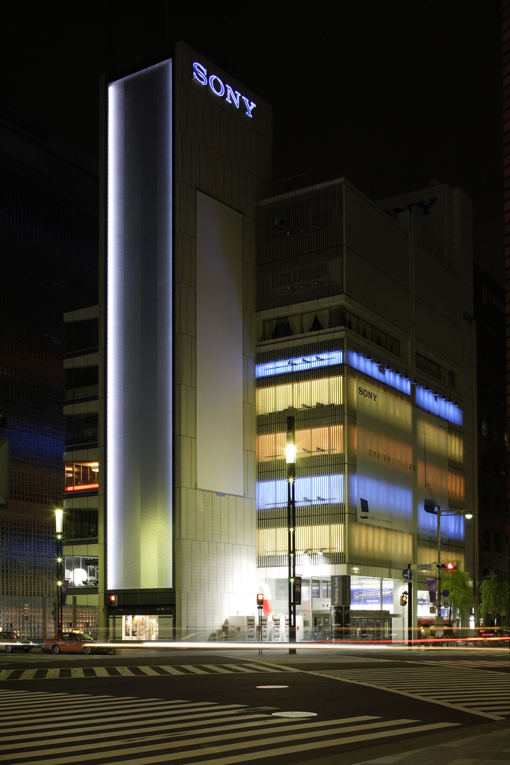 sonybldg_01.jpg