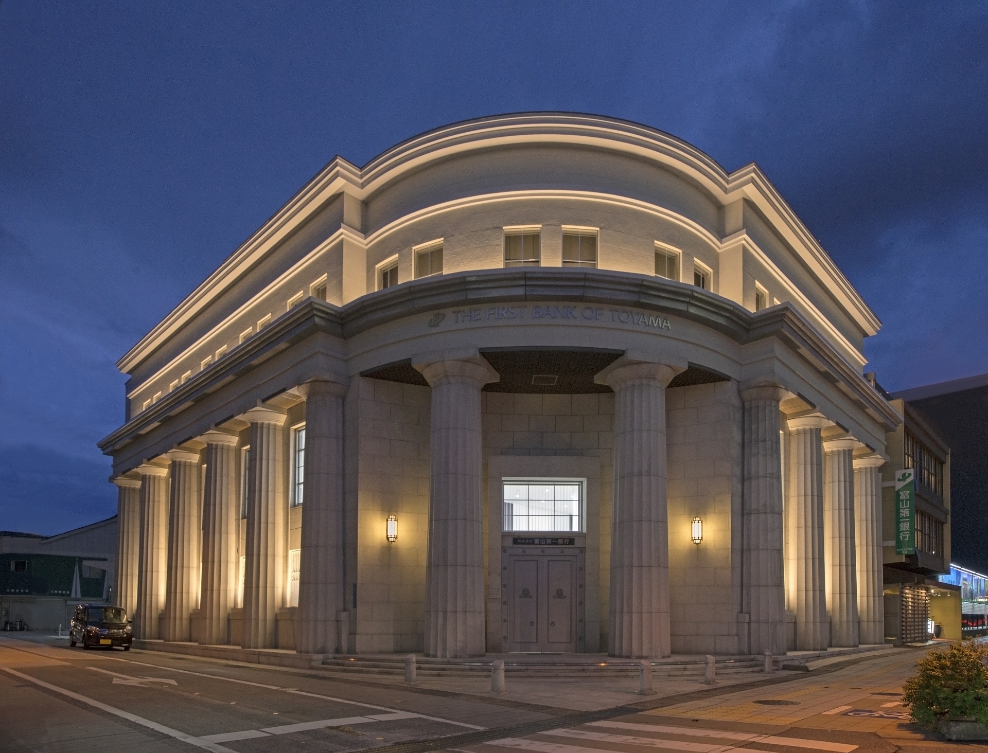 ToyamaBank_01.jpg